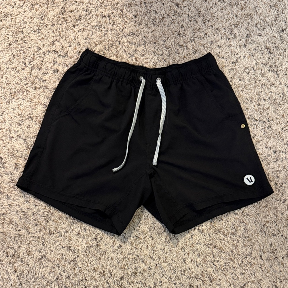 Vuori Black Kore Athletic Lined Shorts 5” Small S
